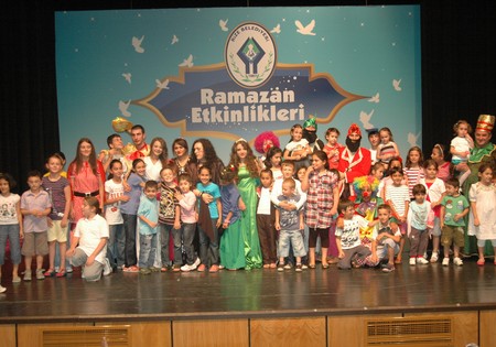 2 Ayrı Program 2 Ayrı Coşku 18