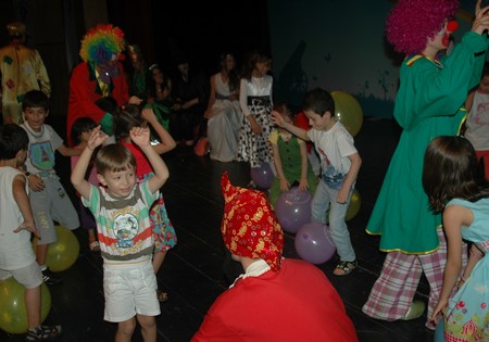 2 Ayrı Program 2 Ayrı Coşku 47