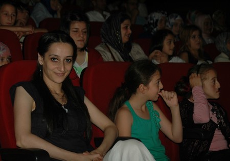 2 Ayrı Program 2 Ayrı Coşku 54