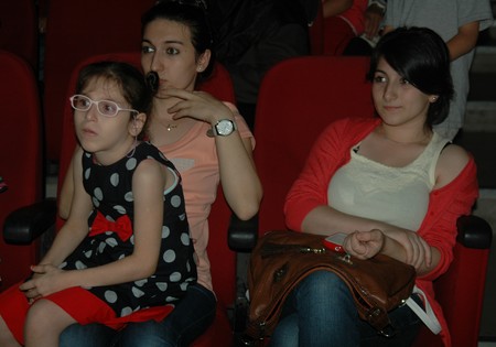 2 Ayrı Program 2 Ayrı Coşku 56