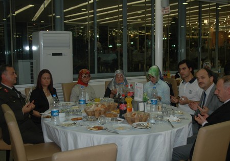 Bakan Yazıcı Şehit Aileleri İftarında 10