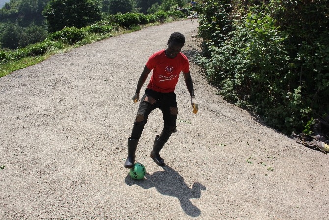 Afrikalı çay işçileri Rizespor'da futbol oynamak istiyor 3