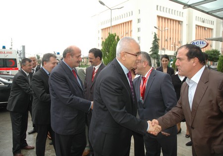 Rize Valisi Çakır El Öptü Eli Öpüldü 1