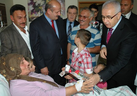 Rize Valisi Çakır El Öptü Eli Öpüldü 11
