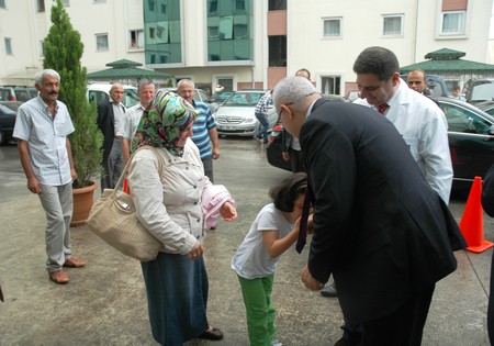 Rize Valisi Çakır El Öptü Eli Öpüldü 3
