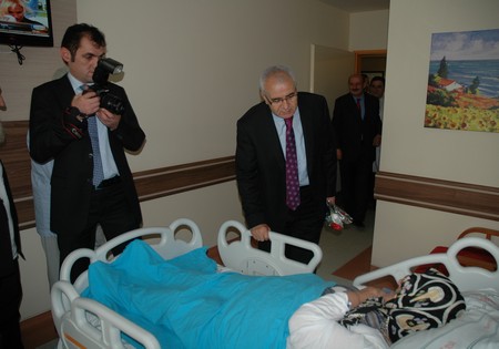 Rize Valisi Çakır El Öptü Eli Öpüldü 4