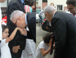 Rize Valisi Çakır El Öptü Eli Öpüldü