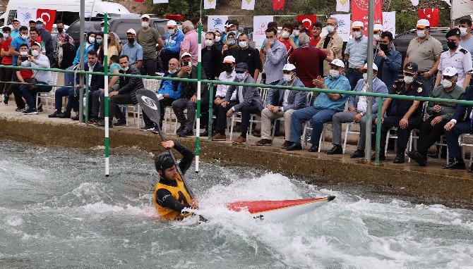 Artvin’de kano yarışları düzenlendi 11