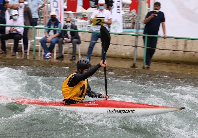 Artvin’de kano yarışları düzenlendi 14