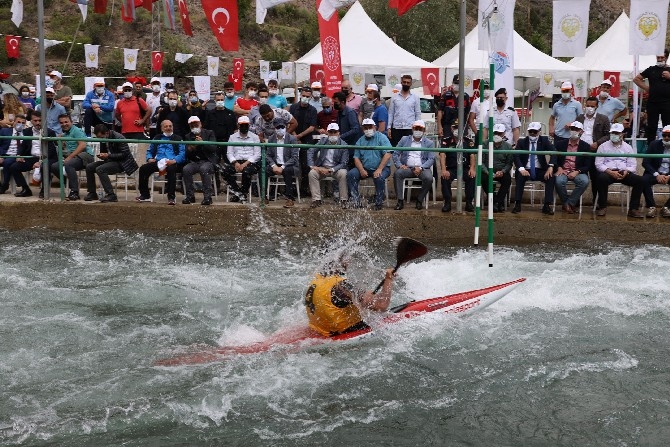 Artvin’de kano yarışları düzenlendi 16