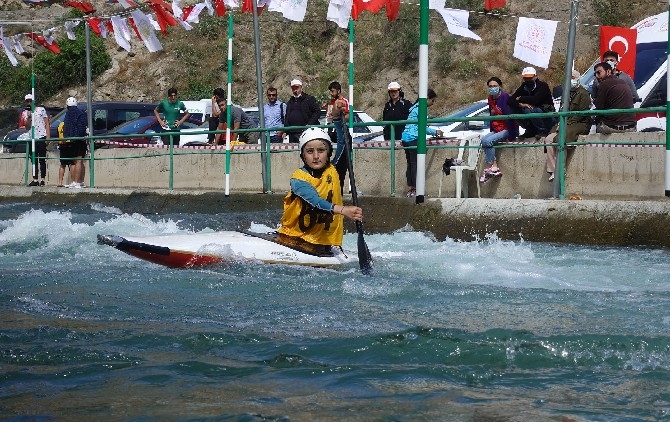 Artvin’de kano yarışları düzenlendi 38