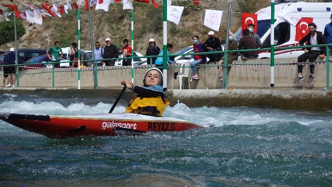 Artvin’de kano yarışları düzenlendi 39