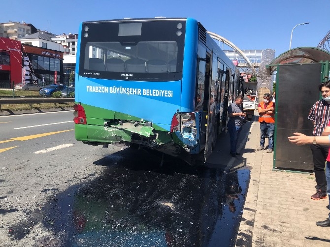 Trabzon’da trafik kazası: 2 ölü, 4 yaralı 10