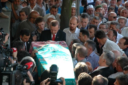 Erdoğan Teyzesi Meliha Er'in Rize'deki Cenaze Törenine Katıldı 100