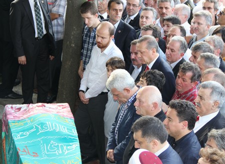 Erdoğan Teyzesi Meliha Er'in Rize'deki Cenaze Törenine Katıldı 48