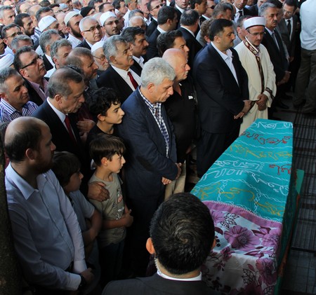 Erdoğan Teyzesi Meliha Er'in Rize'deki Cenaze Törenine Katıldı 50