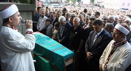 Erdoğan Teyzesi Meliha Er'in Rize'deki Cenaze Törenine Katıldı 55