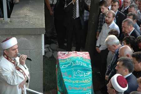 Erdoğan Teyzesi Meliha Er'in Rize'deki Cenaze Törenine Katıldı 70