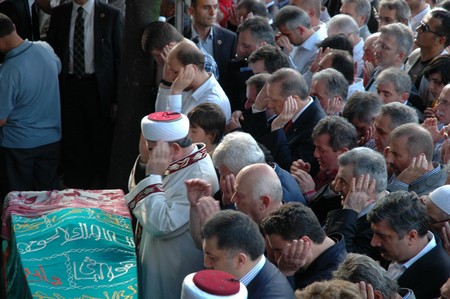 Erdoğan Teyzesi Meliha Er'in Rize'deki Cenaze Törenine Katıldı 72