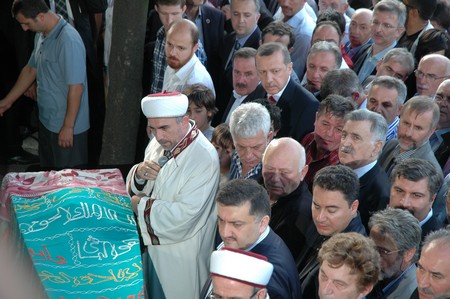 Erdoğan Teyzesi Meliha Er'in Rize'deki Cenaze Törenine Katıldı 77