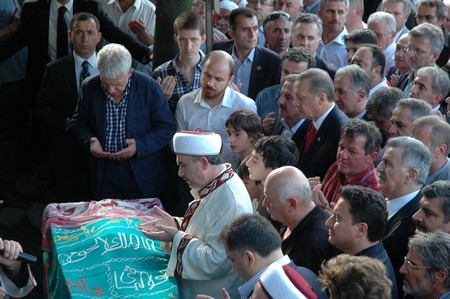 Erdoğan Teyzesi Meliha Er'in Rize'deki Cenaze Törenine Katıldı 83