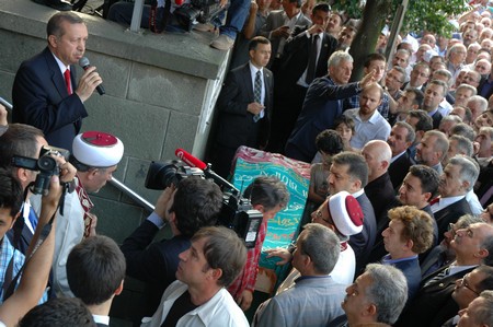 Erdoğan Teyzesi Meliha Er'in Rize'deki Cenaze Törenine Katıldı 96