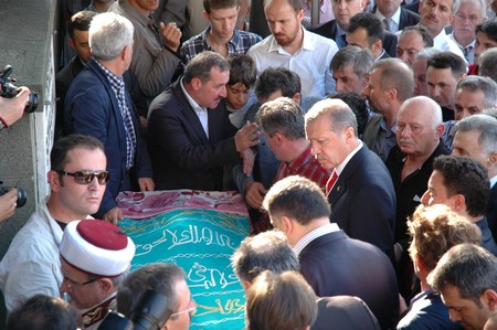 Erdoğan Teyzesi Meliha Er'in Rize'deki Cenaze Törenine Katıldı 97