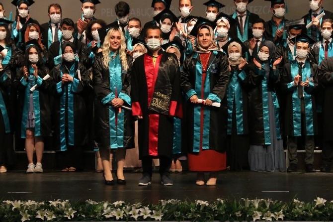 RTEÜ Tıp Fakültesi 8. Dönem Mezunlarını Verdi 19