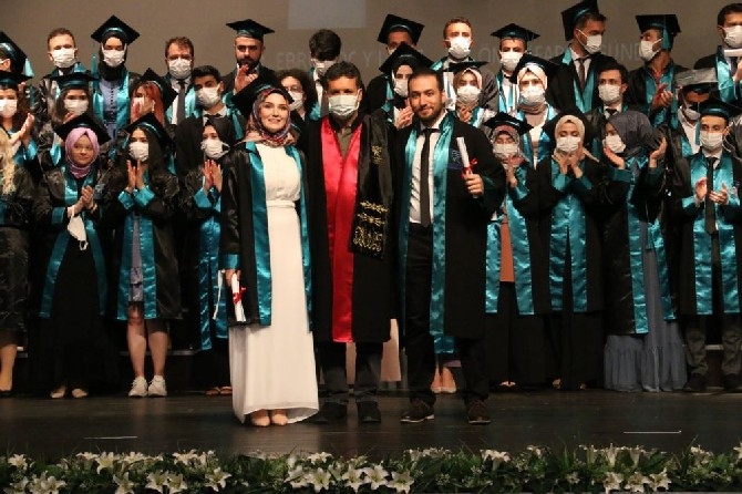 RTEÜ Tıp Fakültesi 8. Dönem Mezunlarını Verdi 35