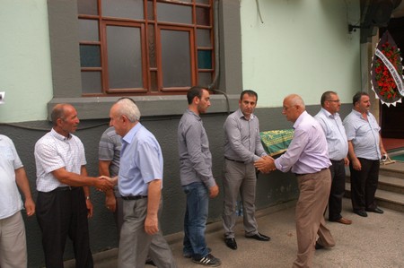 Özyürek Kardeşler Annelerini Ebediyete Uğurladı 3