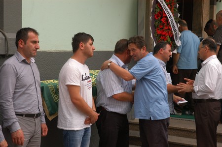 Özyürek Kardeşler Annelerini Ebediyete Uğurladı 5