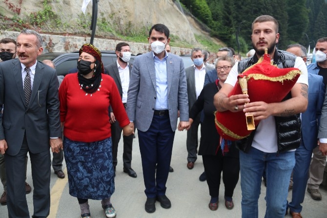 Çevre ve Şehircilik Bakanı Murat Kurum, Ayder yaylasında incelemede 16