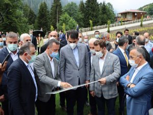 Çevre ve Şehircilik Bakanı Murat Kurum, Ayder yaylasında incelemede