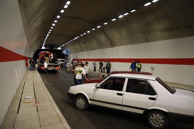 Salarha Tüneli'nin tamamlanmasını horonla kutladılar 1