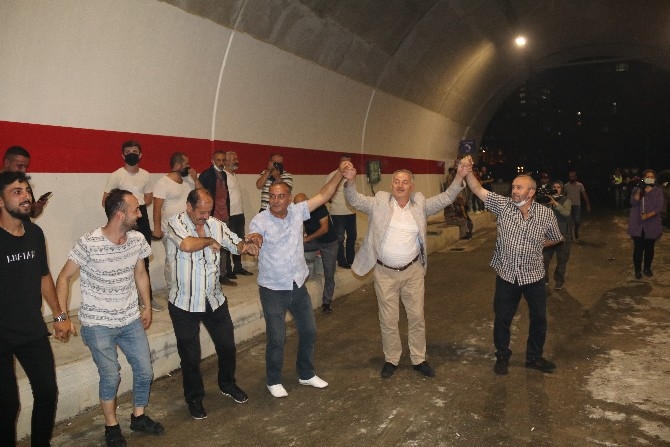 Salarha Tüneli'nin tamamlanmasını horonla kutladılar 12