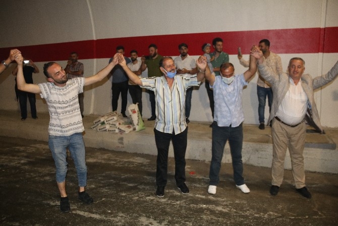 Salarha Tüneli'nin tamamlanmasını horonla kutladılar 15