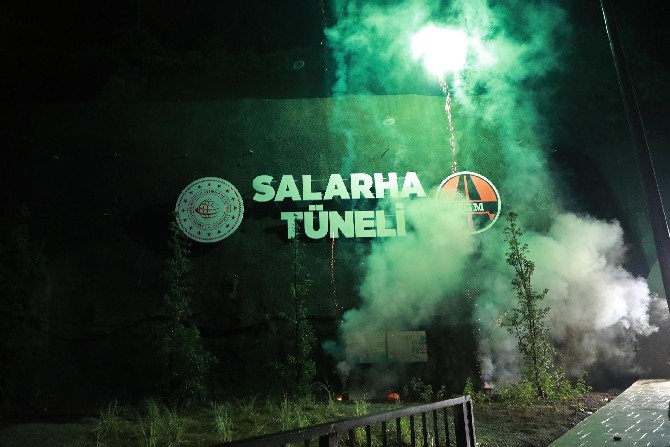 Salarha Tüneli'nin tamamlanmasını horonla kutladılar 6