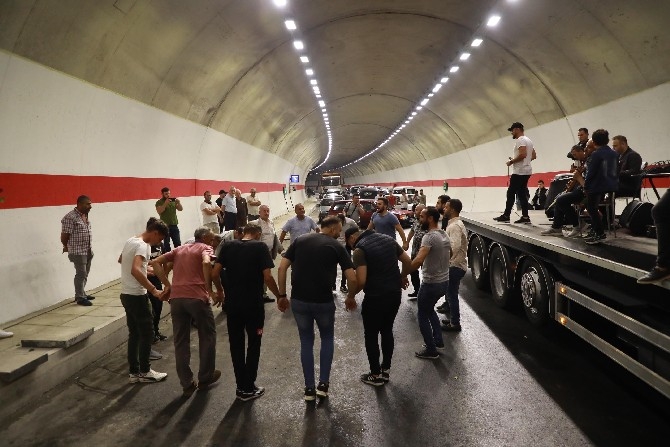 Salarha Tüneli'nin tamamlanmasını horonla kutladılar 7