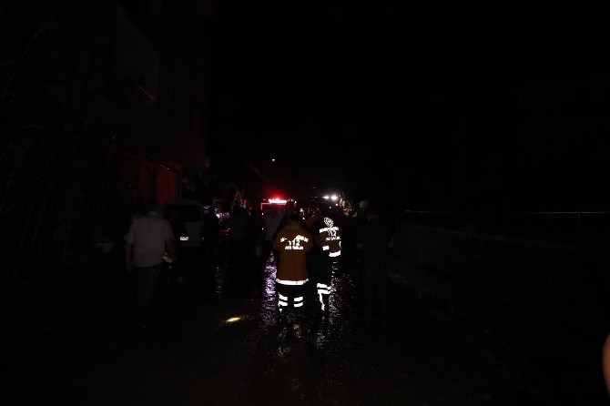 Rize'de şiddetli yağış nedeniyle kayıp ihbarı yapılan 3 kişi aranıy 7