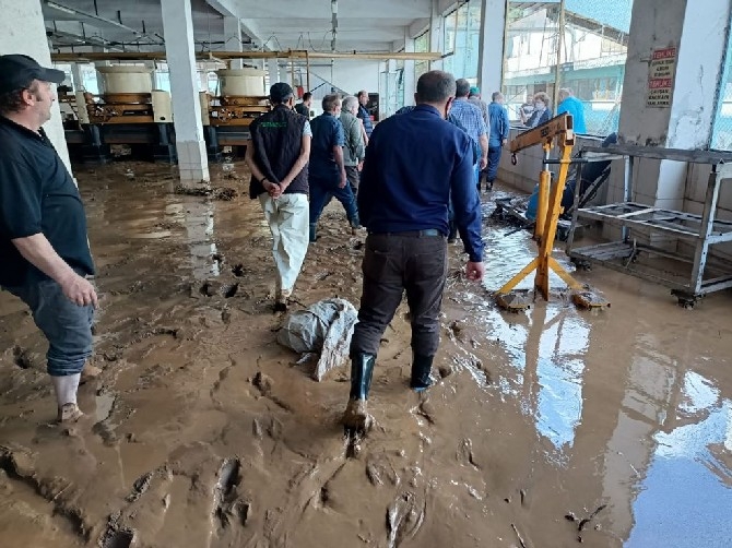 ÇAYKUR’un 2 Fabrikası Sel Suları Altında Kaldı 27