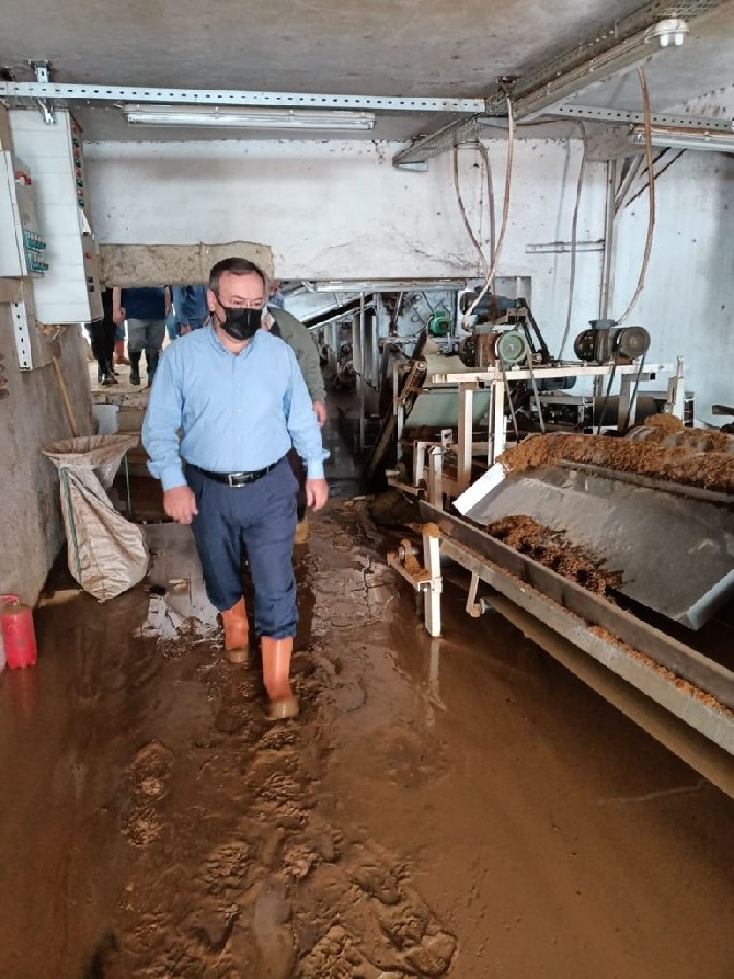 ÇAYKUR’un 2 Fabrikası Sel Suları Altında Kaldı 33