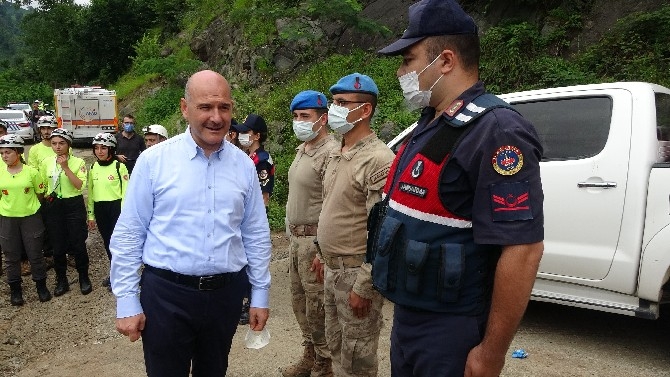 Bakan Soylu ve Karaismailoğlu, Rize'de sel ve heyelan bölgelerinde  15