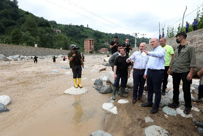 Bakan Soylu ve Karaismailoğlu, Rize'de sel ve heyelan bölgelerinde  3