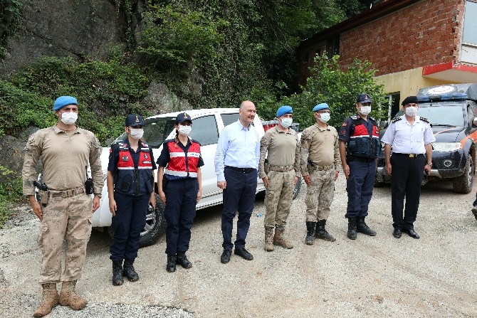 Bakan Soylu ve Karaismailoğlu, Rize'de sel ve heyelan bölgelerinde  9