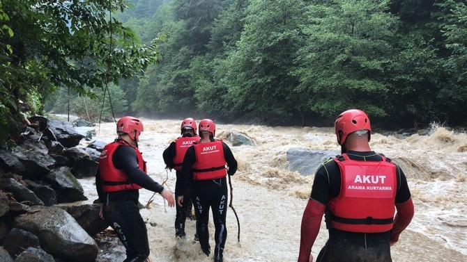 Mahsur kalan 18 kişi Rize AKUT ekiplerince kurtarıldı 10