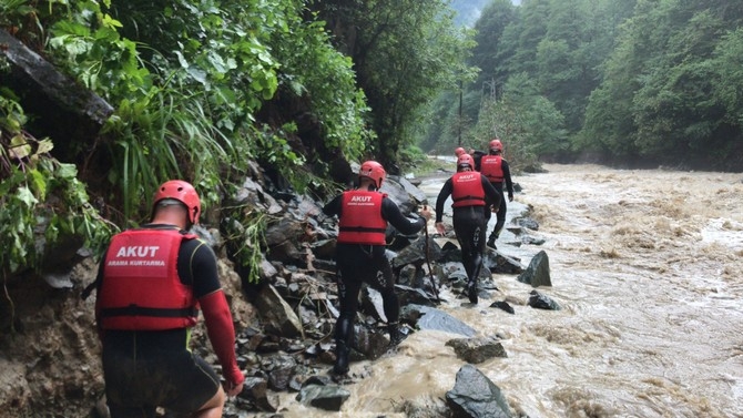 Mahsur kalan 18 kişi Rize AKUT ekiplerince kurtarıldı 11