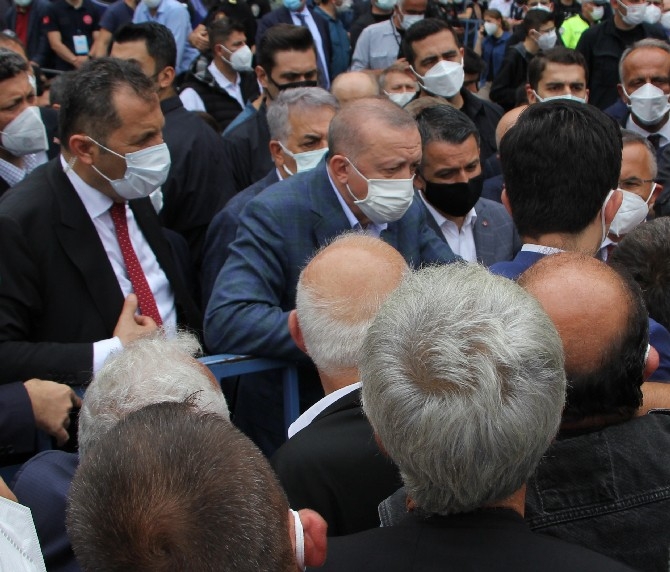 Cumhurbaşkanı Erdoğan Güneysu'da Halka Hitap Etti 17