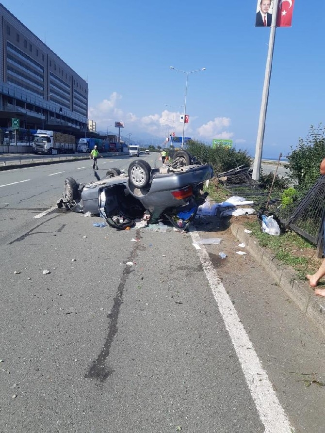 Rize'de otomobil ile minibüs çarpıştı: 10 yaralı 7
