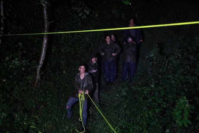 Rize'de çay bahçesinde mahsur kalan 6 vatandaş AFAD ekipleri tarafı 3