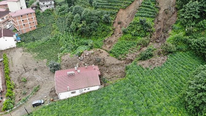 Rize’de şiddetli yağışlar etkili oldu, bazı evler önlem için tahliye edi 7